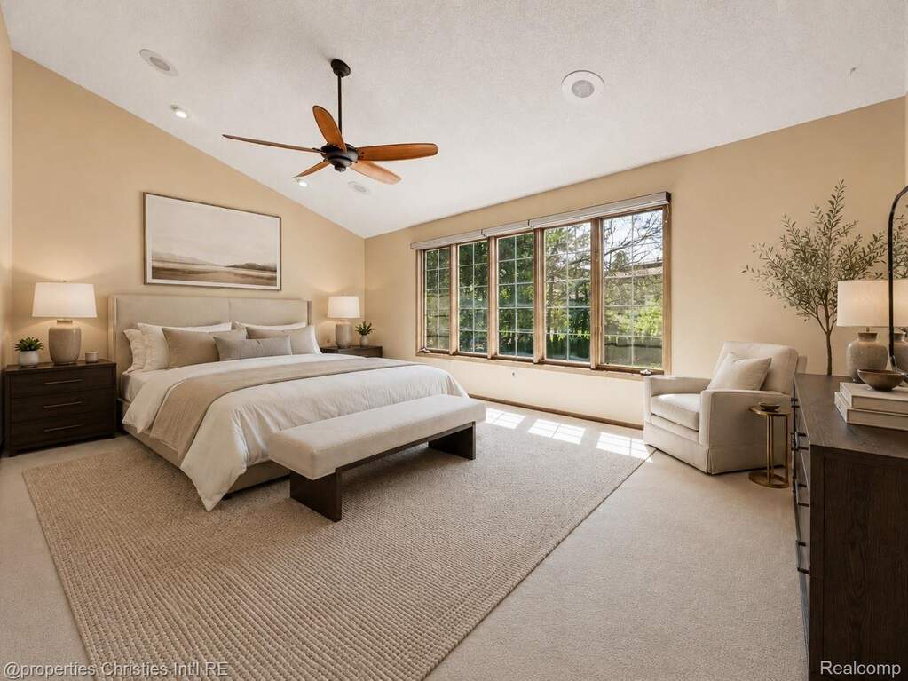 4 Bedroom Single Family Home/House's Image 16