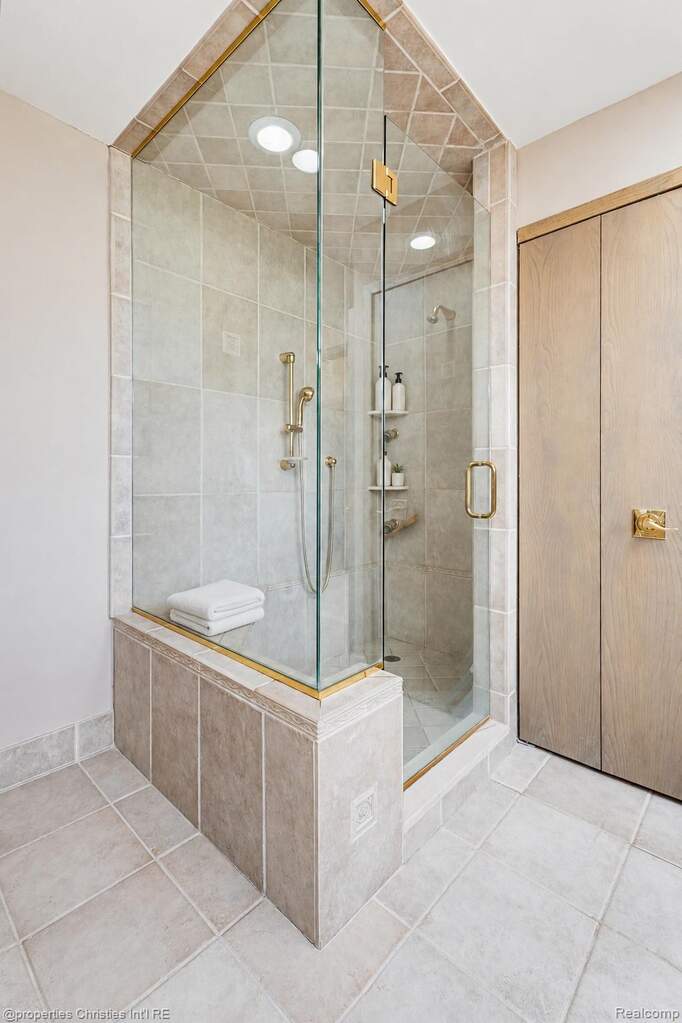 4 Bedroom Single Family Home/House's Image 21