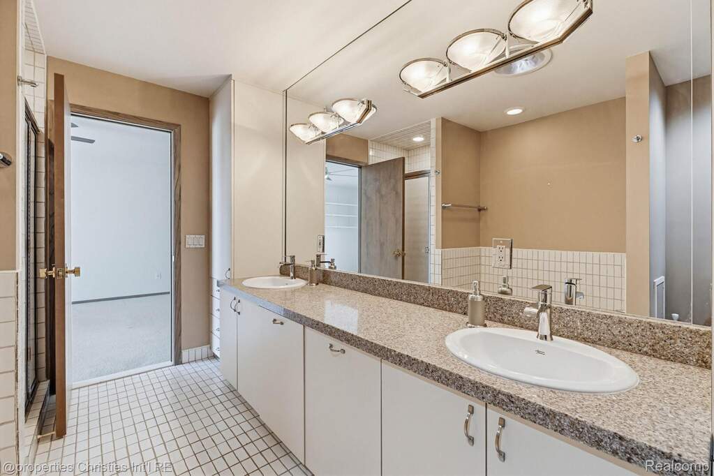 4 Bedroom Single Family Home/House's Image 24