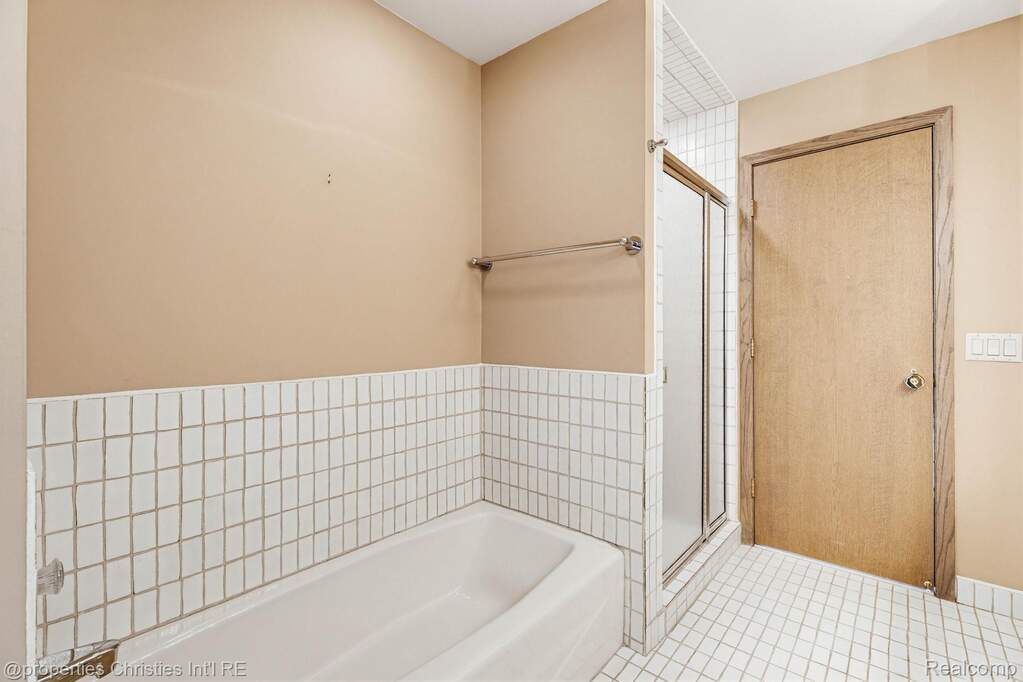 4 Bedroom Single Family Home/House's Image 25