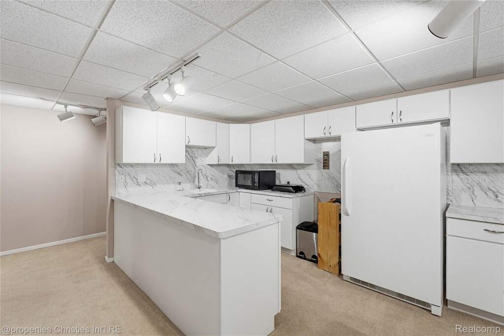 4 Bedroom Single Family Home/House's Image 32