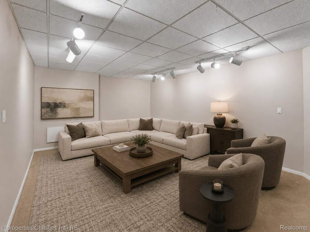 4 Bedroom Single Family Home/House's Image 35