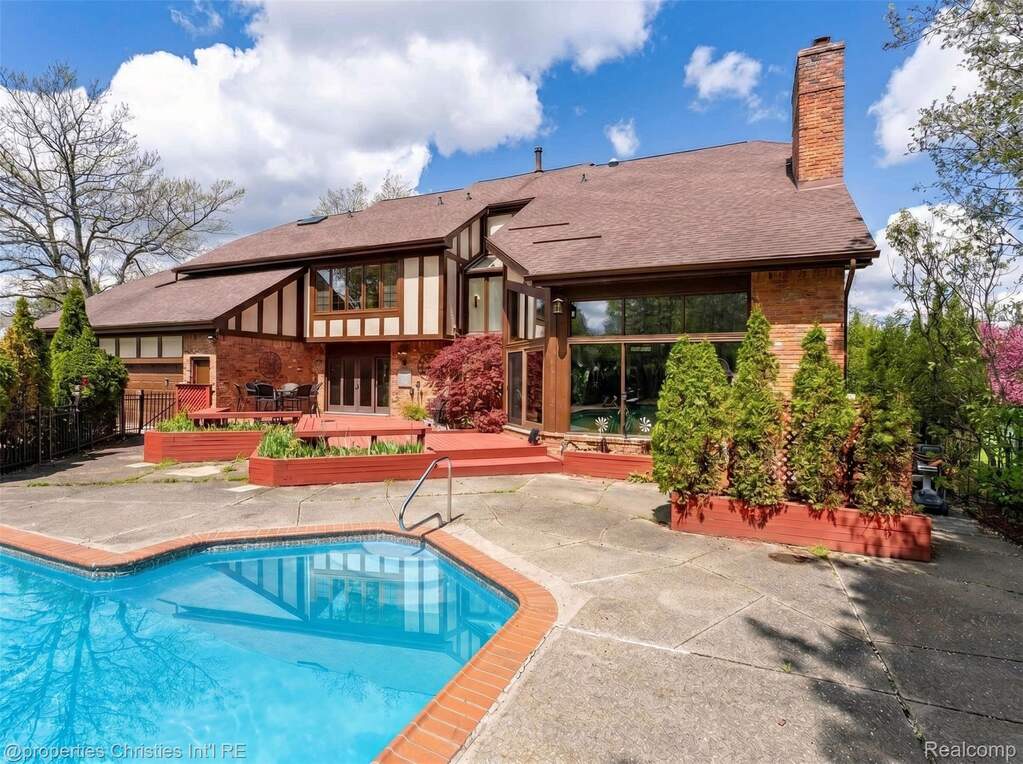 4 Bedroom Single Family Home/House's Image 38