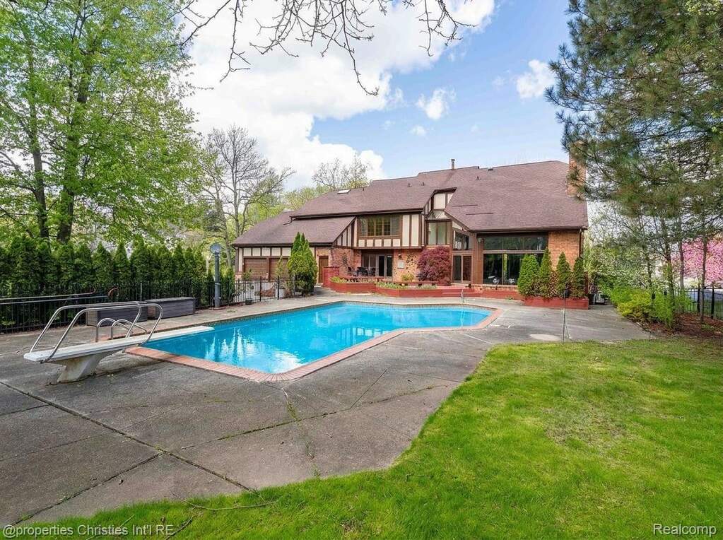 4 Bedroom Single Family Home/House's Image 42