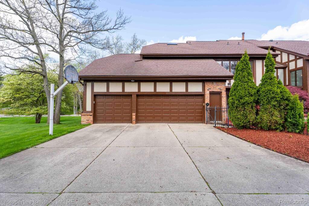 4 Bedroom Single Family Home/House's Image 43
