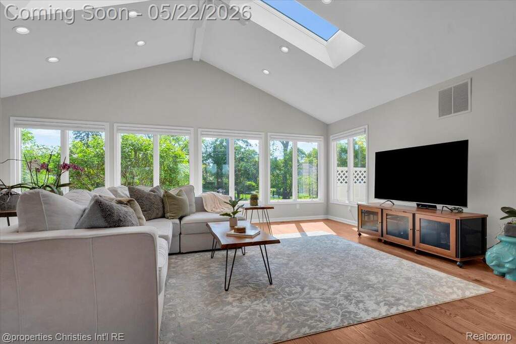 4 Bedroom Single Family Home/House's Image 7