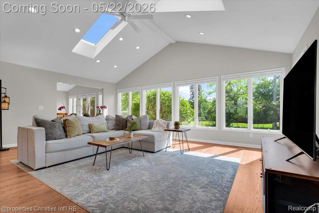 4 Bedroom Single Family Home/House's Image 8