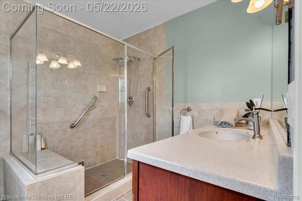 4 Bedroom Single Family Home/House's Image 14