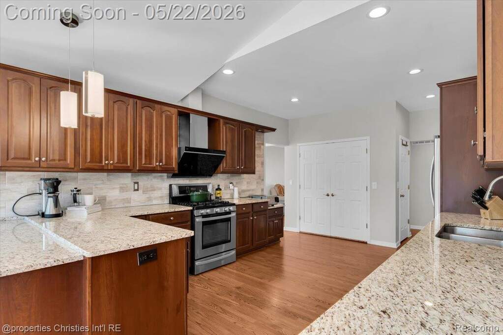 4 Bedroom Single Family Home/House's Image 3
