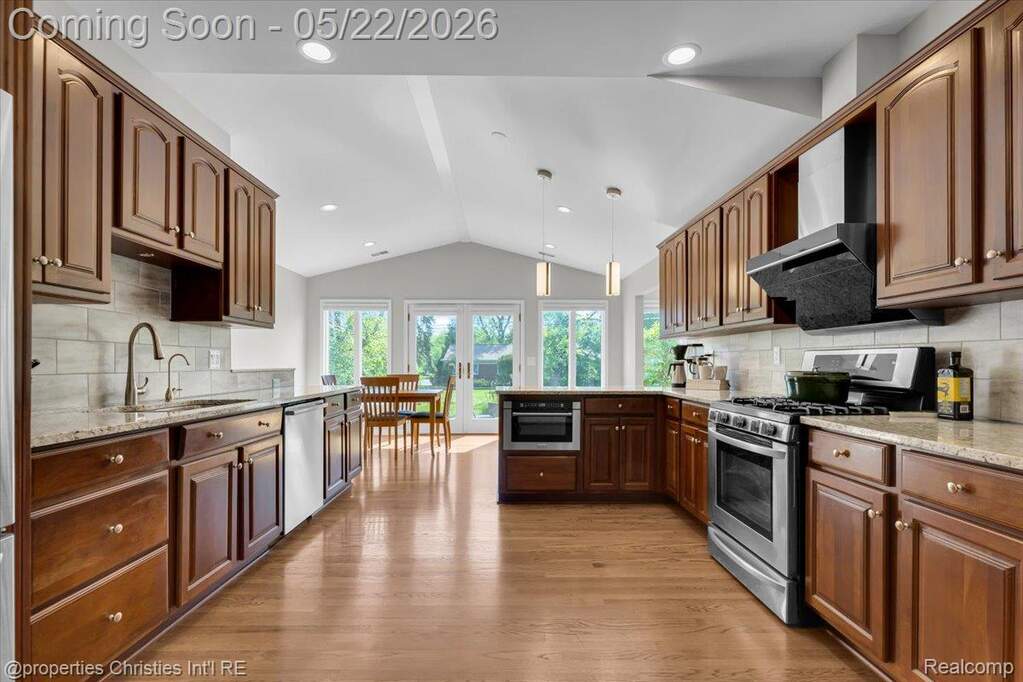 4 Bedroom Single Family Home/House's Image 4