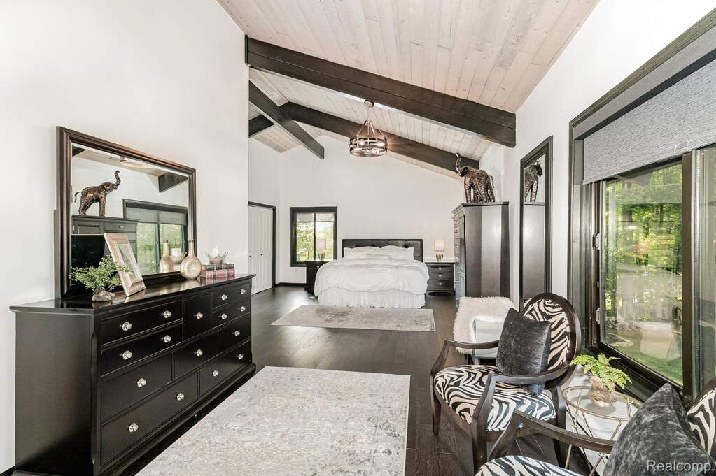 4 Bedroom Single Family Home/House's Image 28