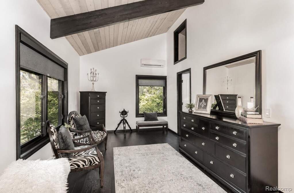 4 Bedroom Single Family Home/House's Image 31