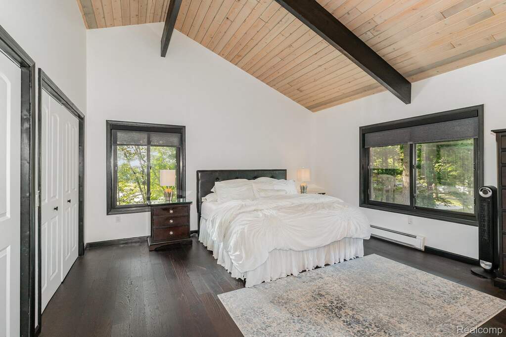 4 Bedroom Single Family Home/House's Image 32