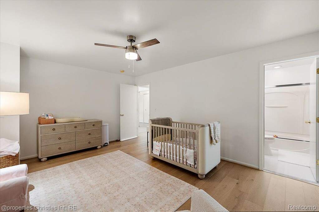 5 Bedroom Single Family Home/House's Image 29