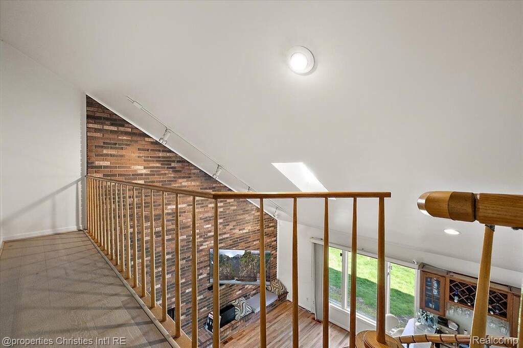 5 Bedroom Single Family Home/House's Image 32