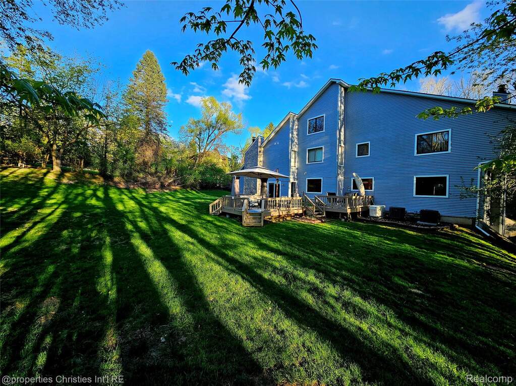 5 Bedroom Single Family Home/House's Image 39