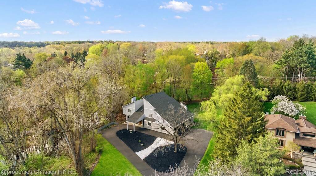 5 Bedroom Single Family Home/House's Image 42