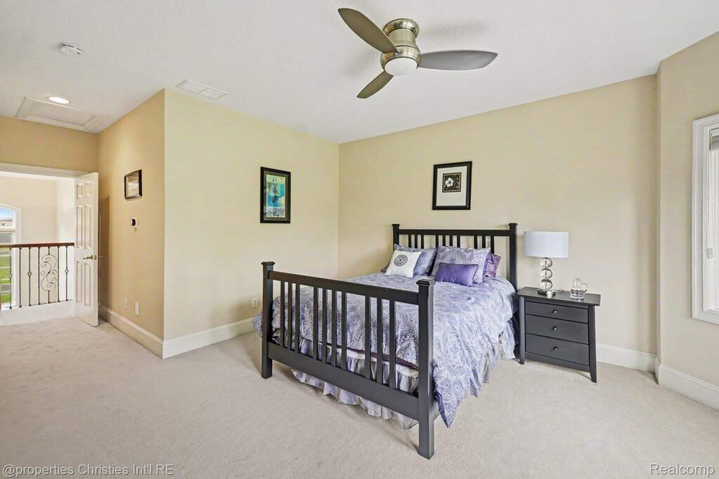6 Bedroom Single Family Home/House's Image 22