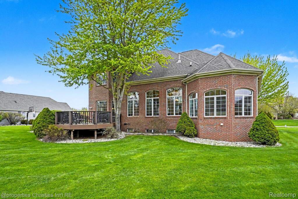 6 Bedroom Single Family Home/House's Image 45
