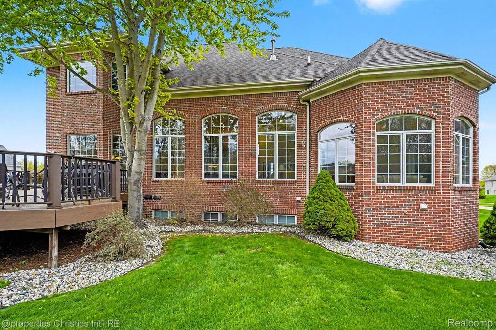 6 Bedroom Single Family Home/House's Image 46