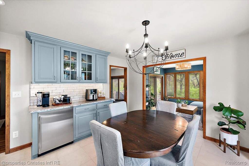 4 Bedroom Single Family Home/House's Image 12