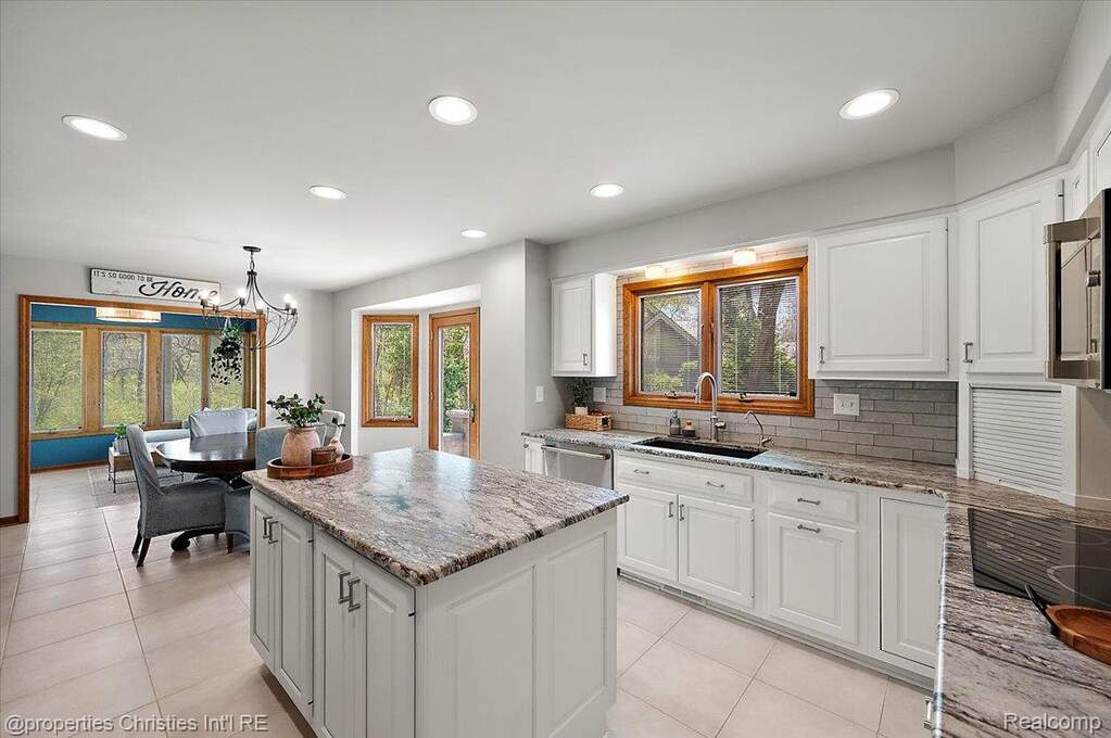 4 Bedroom Single Family Home/House's Image 14