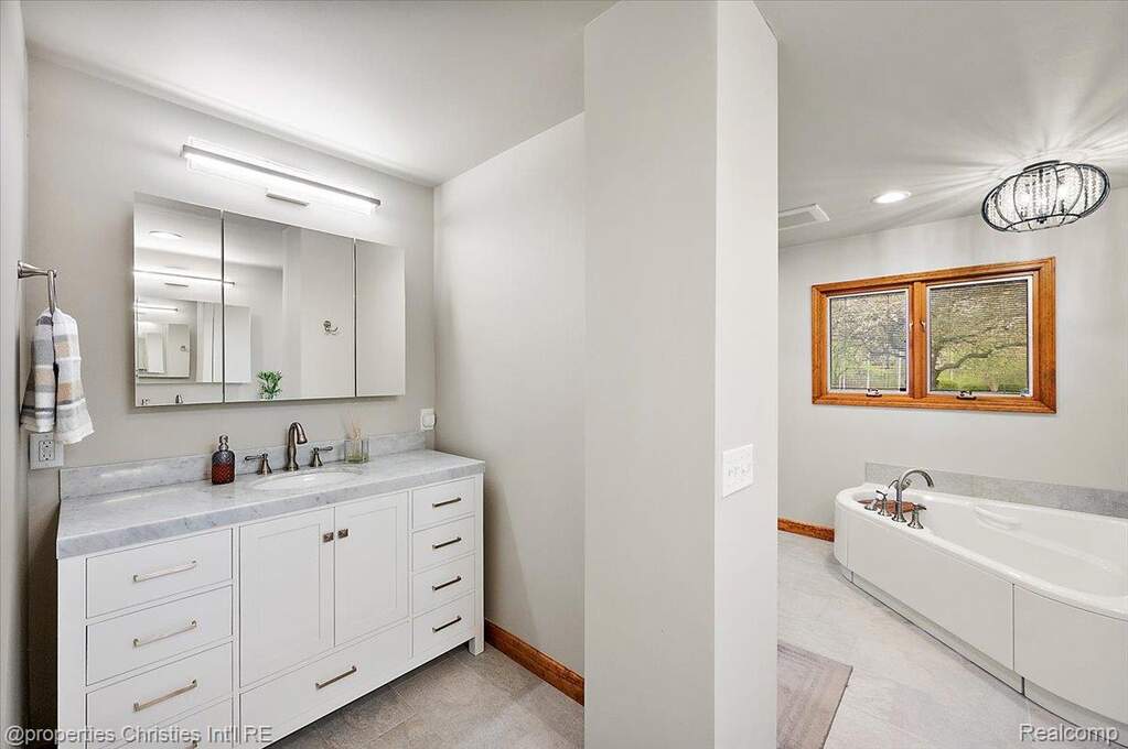 4 Bedroom Single Family Home/House's Image 24