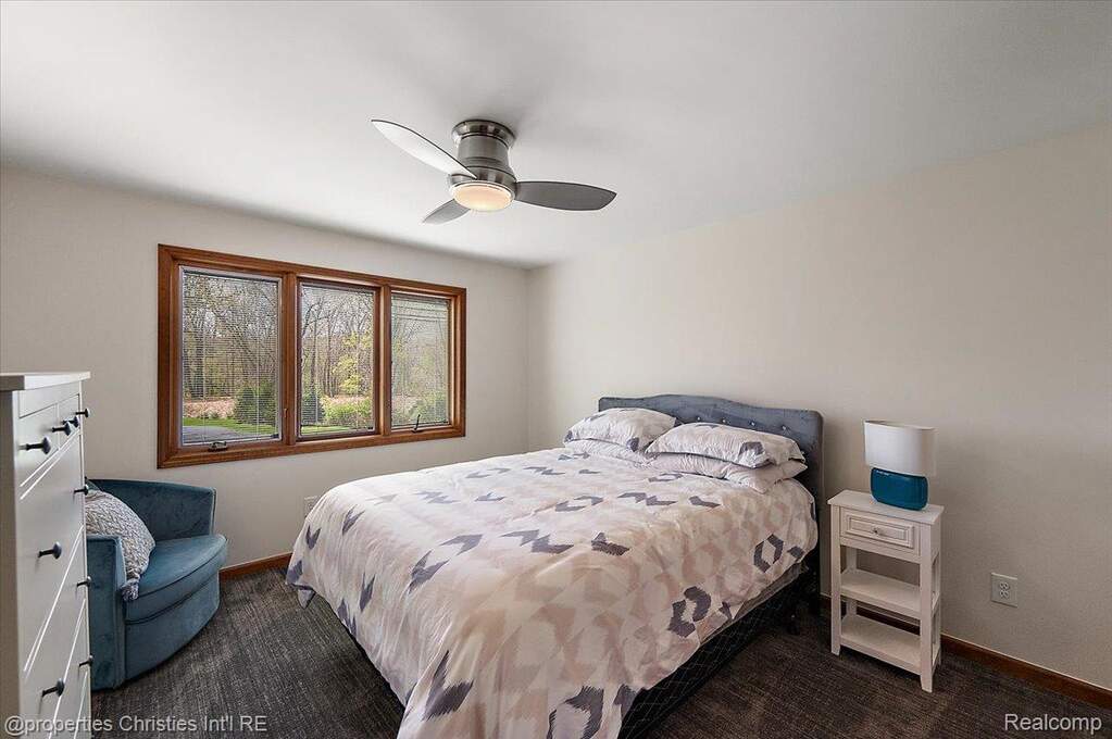 4 Bedroom Single Family Home/House's Image 32