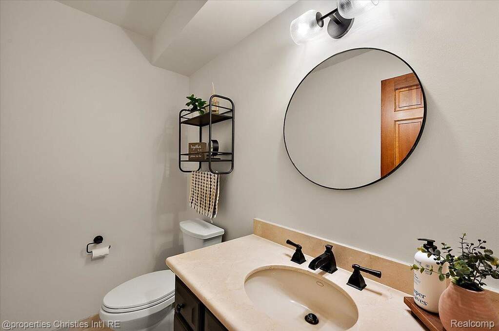 4 Bedroom Single Family Home/House's Image 34