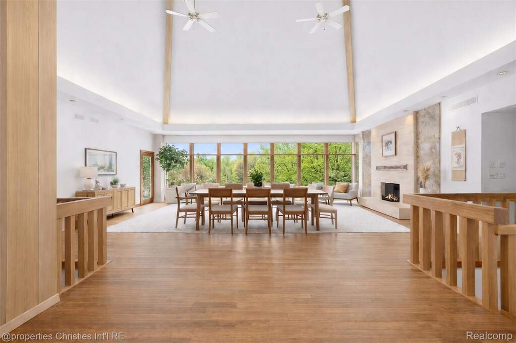 5 Bedroom Single Family Home/House's Image 7