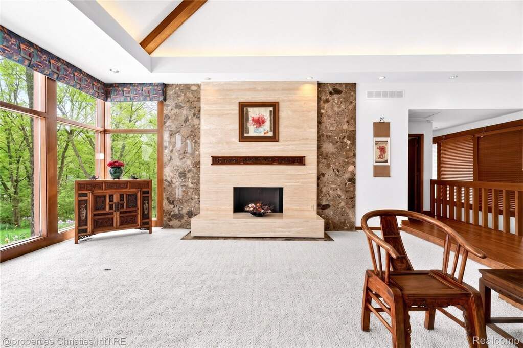 5 Bedroom Single Family Home/House's Image 10