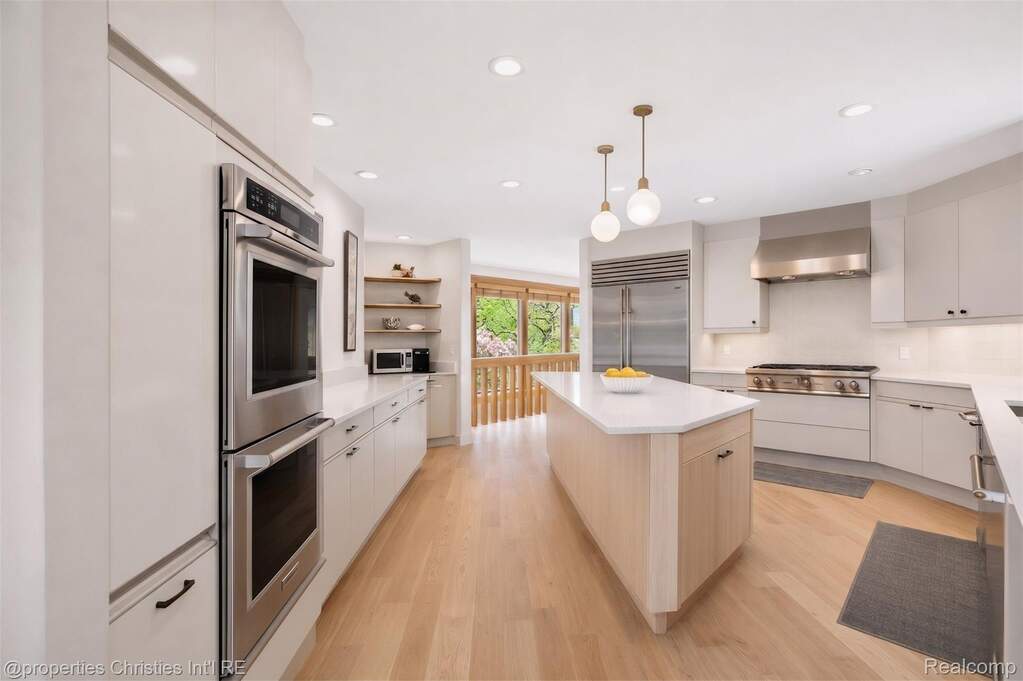 5 Bedroom Single Family Home/House's Image 20