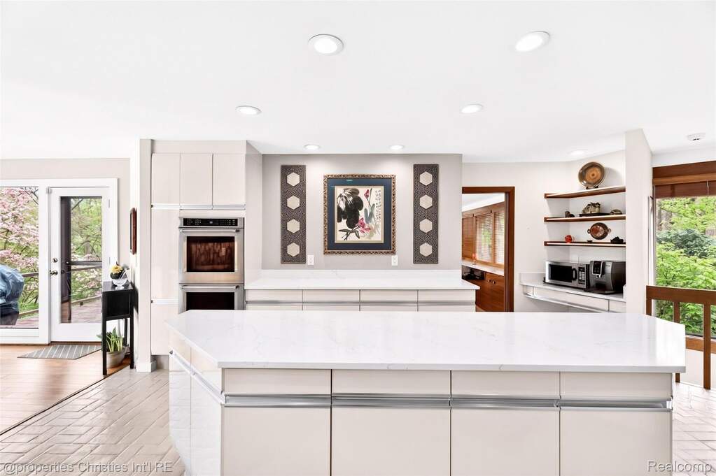 5 Bedroom Single Family Home/House's Image 21