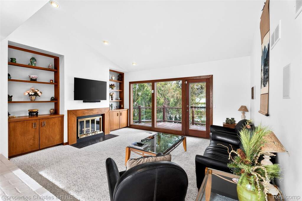 5 Bedroom Single Family Home/House's Image 24