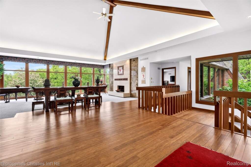 5 Bedroom Single Family Home/House's Image 43