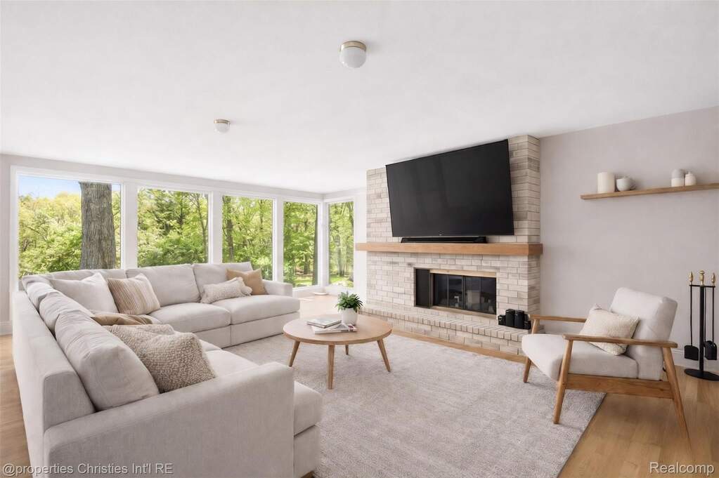 5 Bedroom Single Family Home/House's Image 48