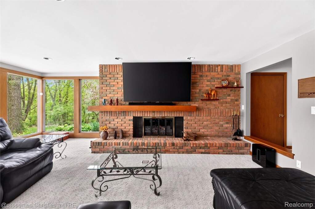 5 Bedroom Single Family Home/House's Image 49