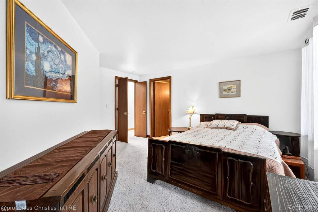 5 Bedroom Single Family Home/House's Image 58