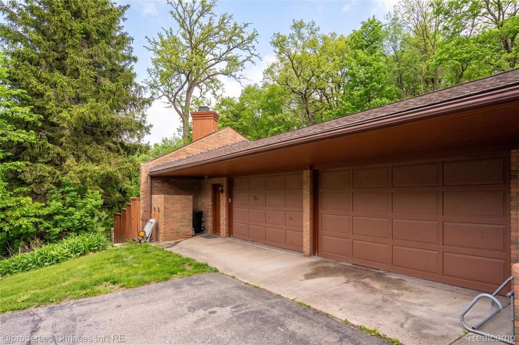 5 Bedroom Single Family Home/House's Image 67