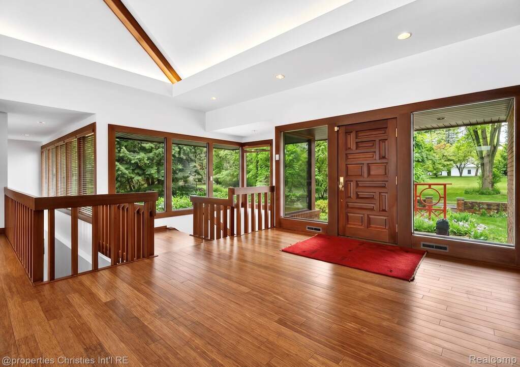 5 Bedroom Single Family Home/House's Image 5