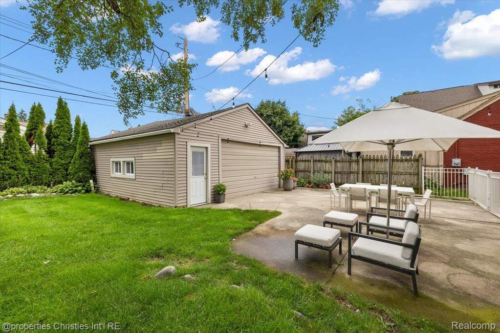 3 Bedroom Single Family Home/House's Image 27