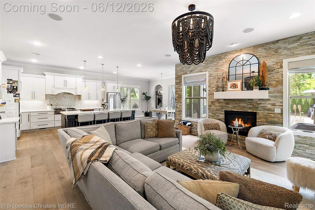 5 Bedroom Single Family Home/House's Image 11
