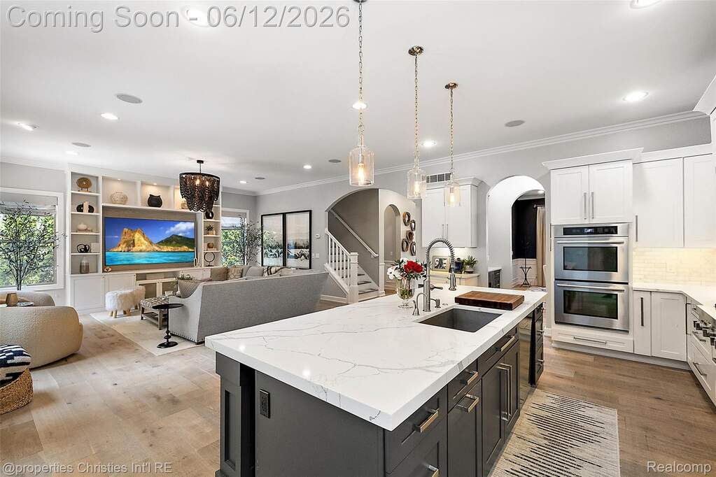 5 Bedroom Single Family Home/House's Image 12