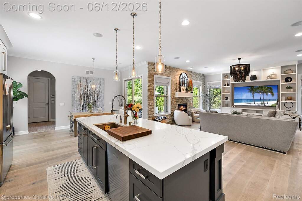 5 Bedroom Single Family Home/House's Image 13