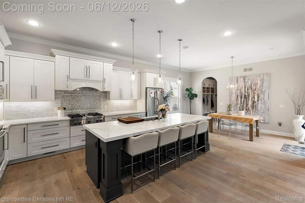 5 Bedroom Single Family Home/House's Image 14