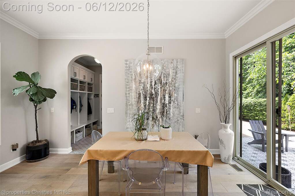 5 Bedroom Single Family Home/House's Image 19