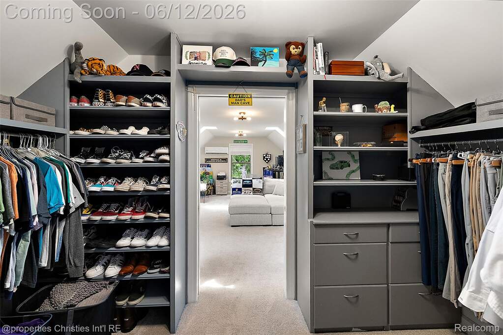 5 Bedroom Single Family Home/House's Image 26