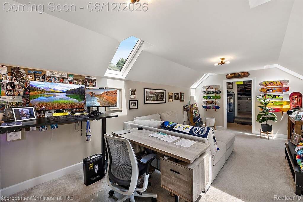 5 Bedroom Single Family Home/House's Image 29