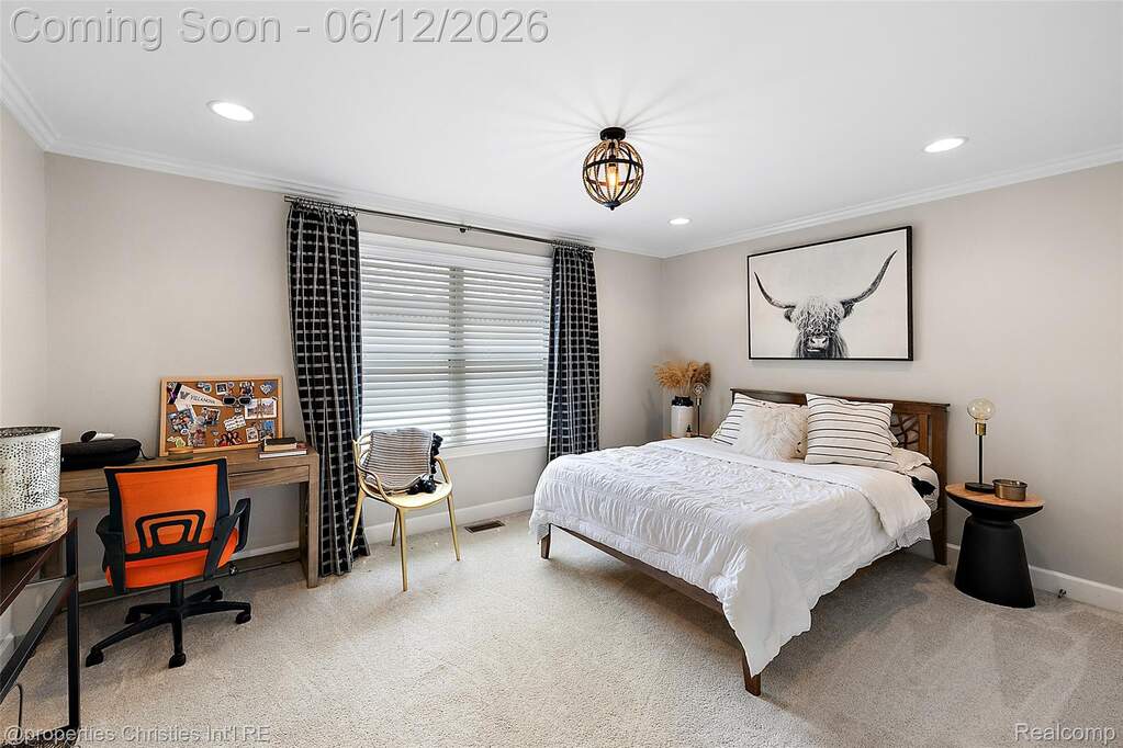 5 Bedroom Single Family Home/House's Image 30