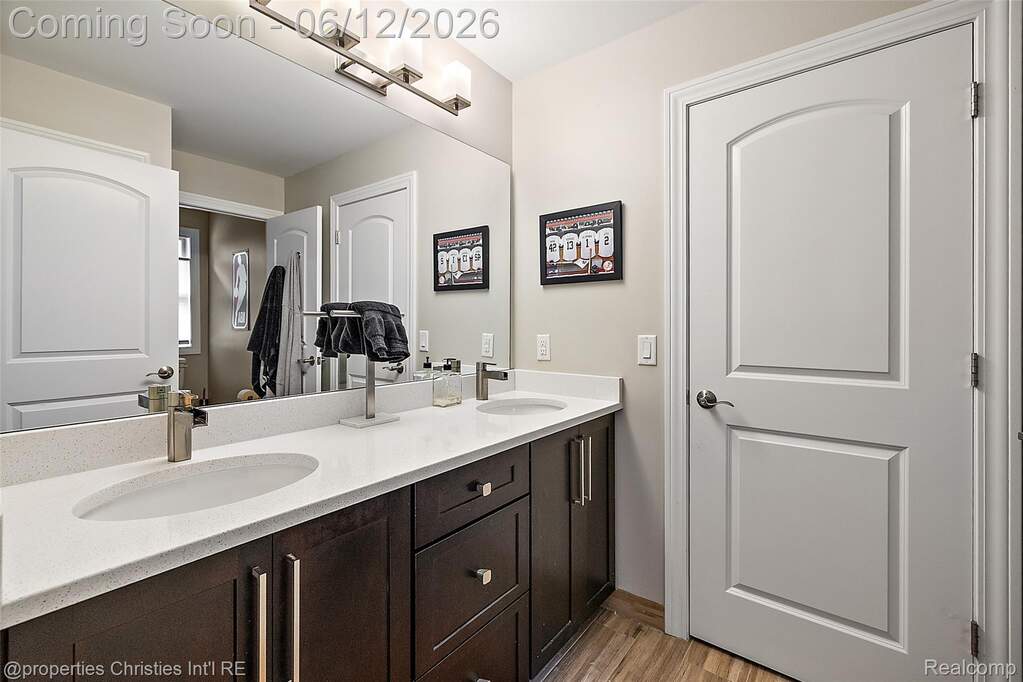 5 Bedroom Single Family Home/House's Image 31